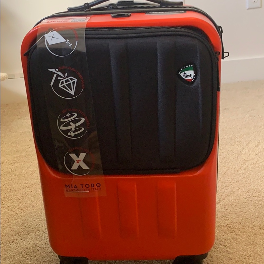 Mia Toro Luggage